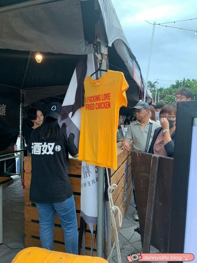 週末炸雞俱樂部 ｜外脆內嫩又多汁的香料雞翅。台北美食 - 丹尼的吃喝玩樂