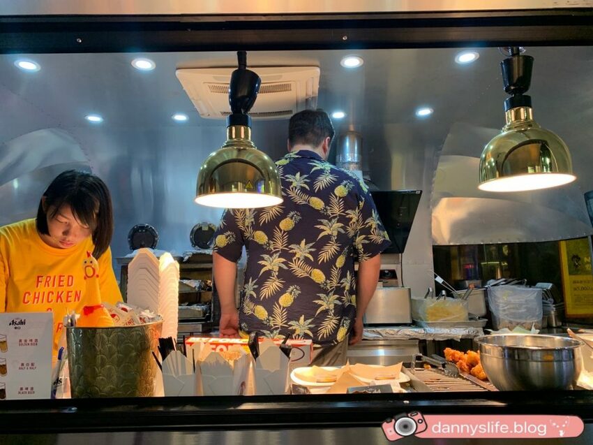 週末炸雞俱樂部 ｜外脆內嫩又多汁的香料雞翅。台北美食 - 丹尼的吃喝玩樂