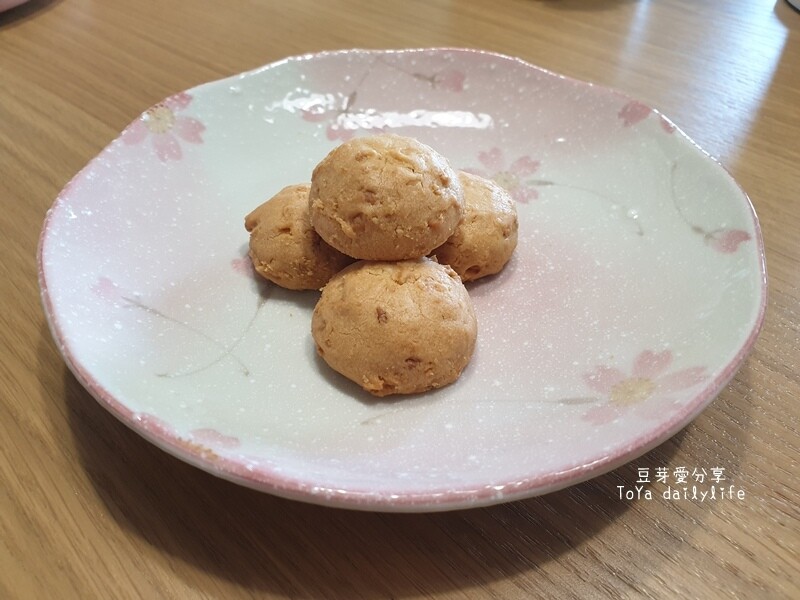 蒙恩聽障烘焙坊｜位於台中的公益喜餅試吃 🌱豆芽忙結婚關於喜餅