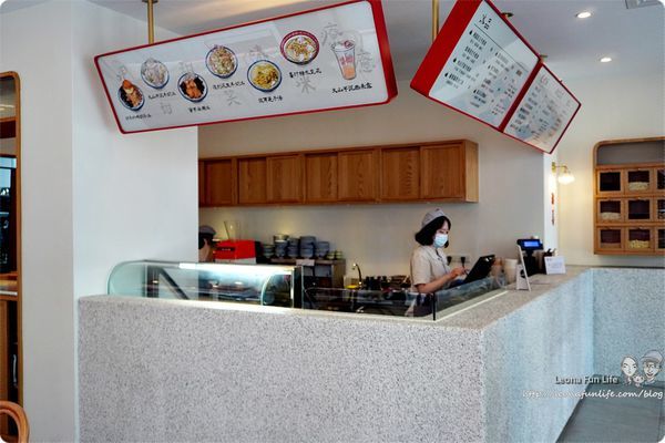 豐原甜品店推薦 甜弄 SUGARALLEY 廟東夜市 文青冰店 芋頭控 必點 蜜芋麻糬冰 熱甜湯 雞絲麵 珍珠奶茶 手作布丁 杏仁茶DSC08305.JPG