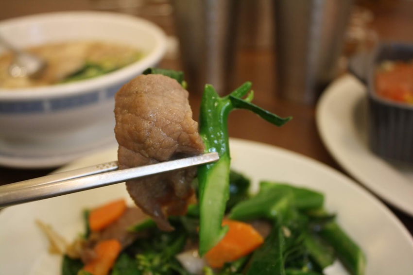 【公館美食推薦】紅盤子港式茶餐廳-鮮蝦雲吞鮮香美味,豬扒飯量多實在/CP值高的港式料理推薦