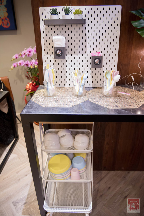 【台南美食】精隨集結在一碗麵中｜碳佐麻里隔壁麵食館｜乾拌麵食套餐｜招牌老薑軍牛肉麵~~麵聚場-府前店 - 南人幫