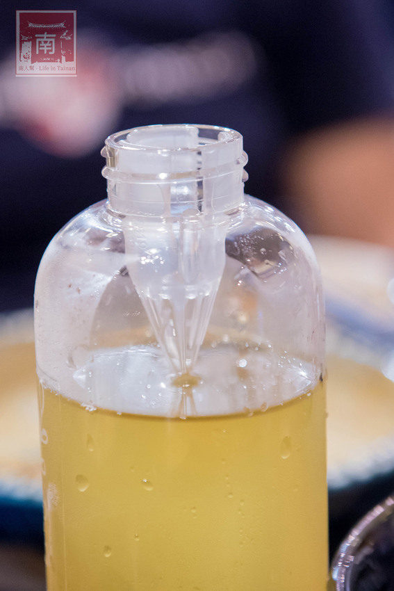 【台南美食】精隨集結在一碗麵中｜碳佐麻里隔壁麵食館｜乾拌麵食套餐｜招牌老薑軍牛肉麵~~麵聚場-府前店 - 南人幫