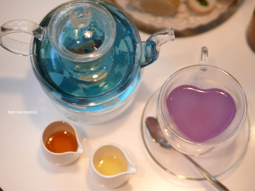 【新竹美食】 Lady nara曼谷新泰式料理新竹SOGO店,推薦必吃貴婦級網美泰式下午茶,抹茶達克瓦茲&泰式烤椰米塔超好吃!還有泰式義大利麵、輕食沙拉、開胃菜、外帶美食。內文附詳細菜單價位介紹。 @熊寶小榆の旅遊日記