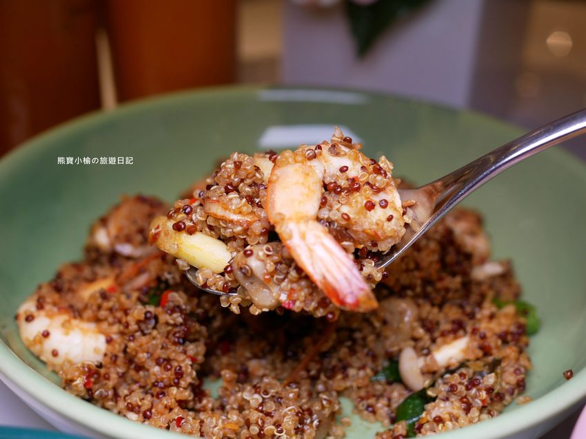 【新竹美食】 Lady nara曼谷新泰式料理新竹SOGO店,推薦必吃貴婦級網美泰式下午茶,抹茶達克瓦茲&泰式烤椰米塔超好吃!還有泰式義大利麵、輕食沙拉、開胃菜、外帶美食。內文附詳細菜單價位介紹。 @熊寶小榆の旅遊日記