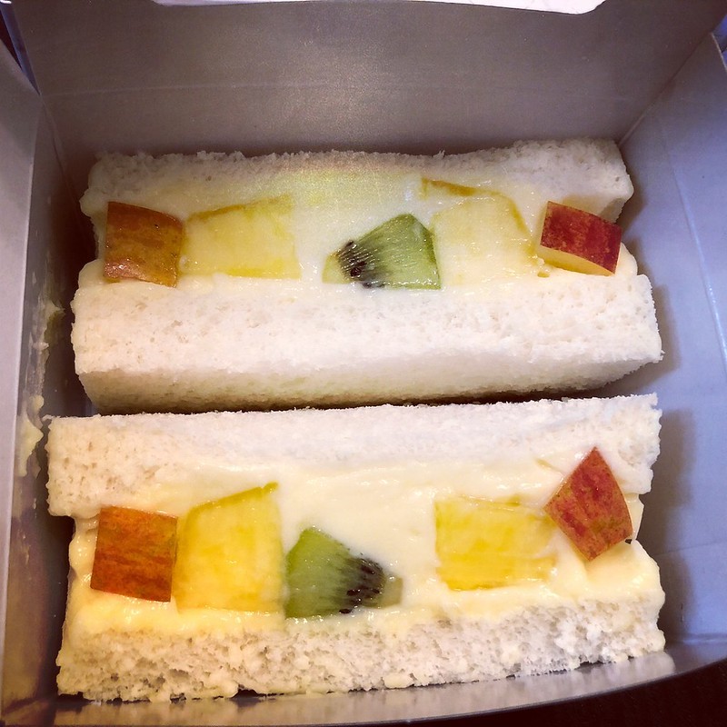 【新竹美食】 Lady nara曼谷新泰式料理新竹SOGO店,推薦必吃貴婦級網美泰式下午茶,抹茶達克瓦茲&泰式烤椰米塔超好吃!還有泰式義大利麵、輕食沙拉、開胃菜、外帶美食。內文附詳細菜單價位介紹。 @熊寶小榆の旅遊日記