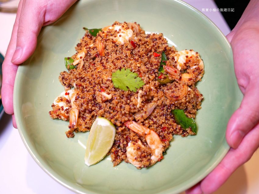 【新竹美食】 Lady nara曼谷新泰式料理新竹SOGO店,推薦必吃貴婦級網美泰式下午茶,抹茶達克瓦茲&泰式烤椰米塔超好吃!還有泰式義大利麵、輕食沙拉、開胃菜、外帶美食。內文附詳細菜單價位介紹。 @熊寶小榆の旅遊日記