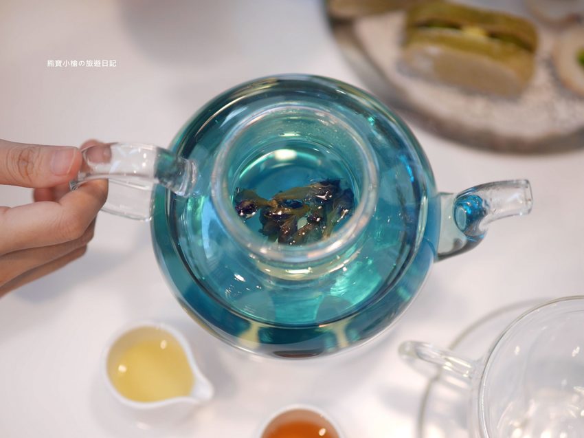 【新竹美食】 Lady nara曼谷新泰式料理新竹SOGO店,推薦必吃貴婦級網美泰式下午茶,抹茶達克瓦茲&泰式烤椰米塔超好吃!還有泰式義大利麵、輕食沙拉、開胃菜、外帶美食。內文附詳細菜單價位介紹。 @熊寶小榆の旅遊日記