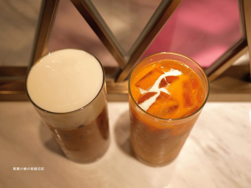 【新竹美食】 Lady nara曼谷新泰式料理新竹SOGO店,推薦必吃貴婦級網美泰式下午茶,抹茶達克瓦茲&泰式烤椰米塔超好吃!還有泰式義大利麵、輕食沙拉、開胃菜、外帶美食。內文附詳細菜單價位介紹。 @熊寶小榆の旅遊日記