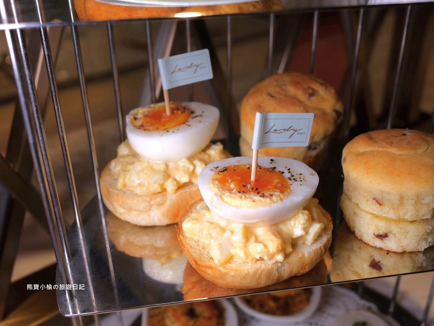 【新竹美食】 Lady nara曼谷新泰式料理新竹SOGO店,推薦必吃貴婦級網美泰式下午茶,抹茶達克瓦茲&泰式烤椰米塔超好吃!還有泰式義大利麵、輕食沙拉、開胃菜、外帶美食。內文附詳細菜單價位介紹。 @熊寶小榆の旅遊日記