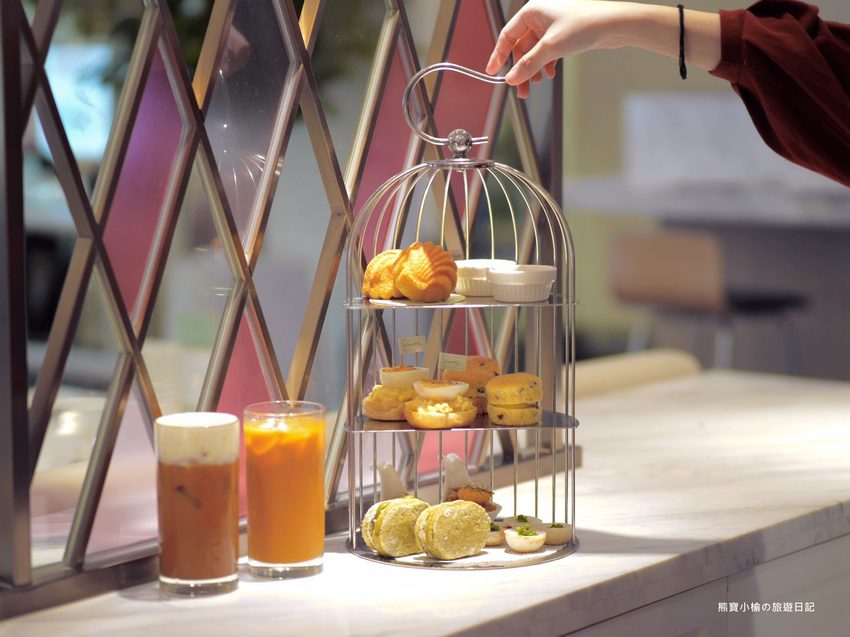 【新竹美食】 Lady nara曼谷新泰式料理新竹SOGO店,推薦必吃貴婦級網美泰式下午茶,抹茶達克瓦茲&泰式烤椰米塔超好吃!還有泰式義大利麵、輕食沙拉、開胃菜、外帶美食。內文附詳細菜單價位介紹。 @熊寶小榆の旅遊日記