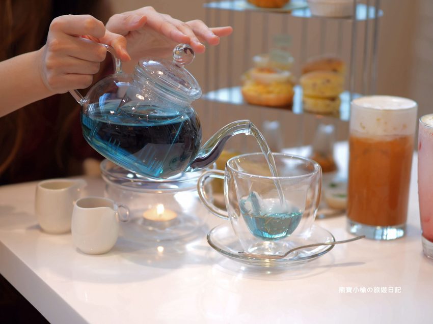 【新竹美食】 Lady nara曼谷新泰式料理新竹SOGO店,推薦必吃貴婦級網美泰式下午茶,抹茶達克瓦茲&泰式烤椰米塔超好吃!還有泰式義大利麵、輕食沙拉、開胃菜、外帶美食。內文附詳細菜單價位介紹。 @熊寶小榆の旅遊日記