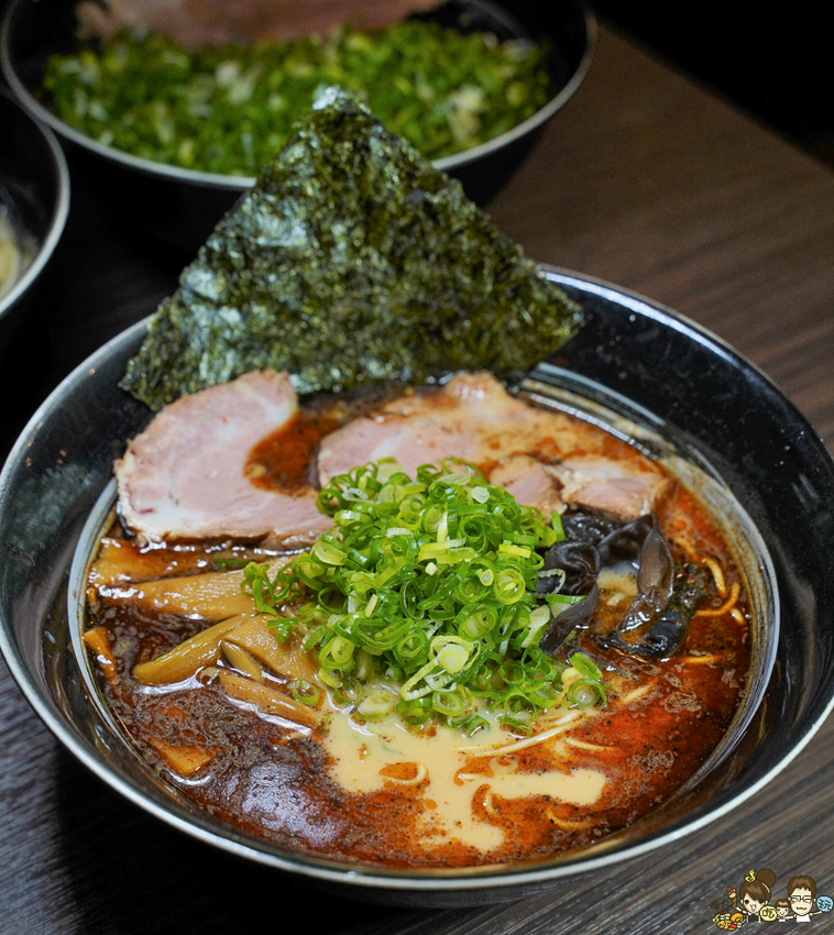臥龍拉麵 豚骨 叉燒 日本 博多拉麵 九州拉麵 濃郁 細拉麵 高雄必吃 高雄推薦拉麵