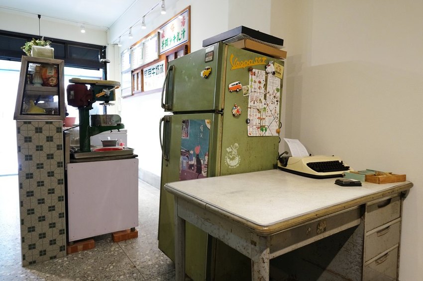 樂群冷凍芋搬家啦！台中第五市場30年冰店，冷凍芋、仙草冰、紅豆牛奶冰 - 金大佛的奪門而出家網誌