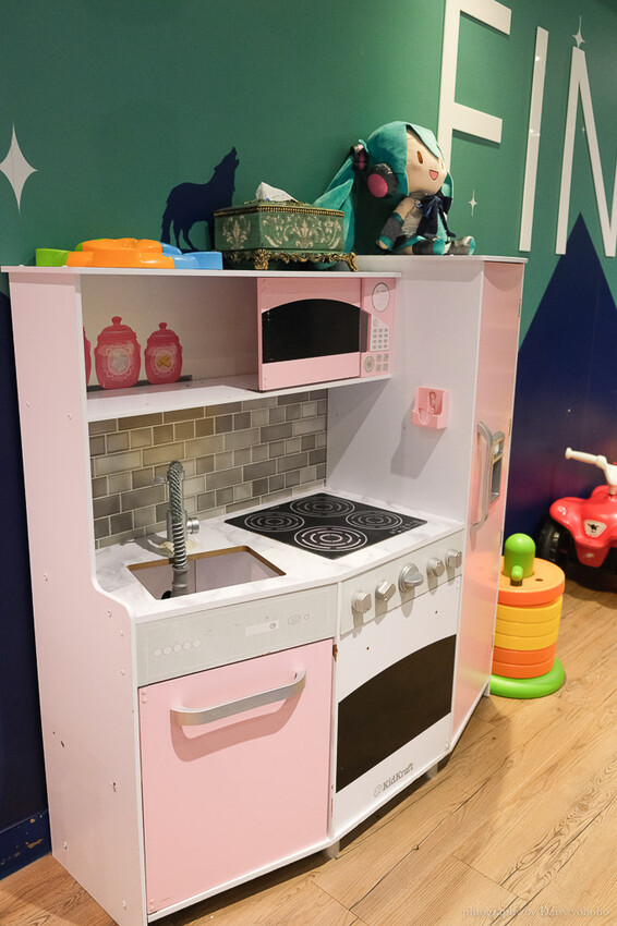 西門町路境行旅「零食點心房」滿滿零食箱吃到飽!親子安心遊戲區免費玩