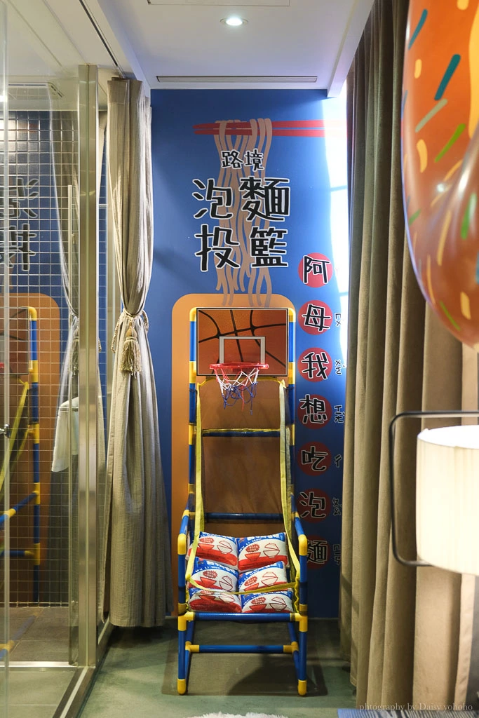 西門町路境行旅「零食點心房」滿滿零食箱吃到飽！親子安心遊戲區免費玩