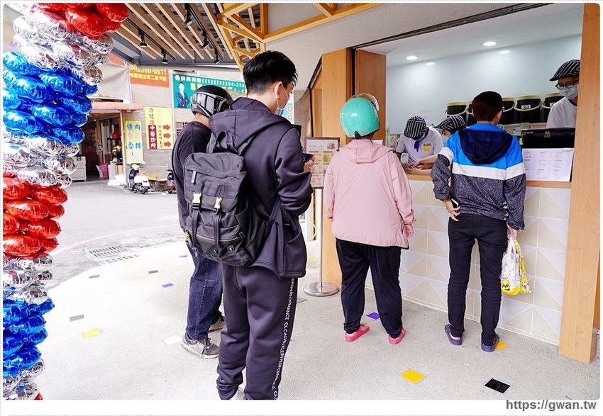 台中首間JIF聯名花生冰沙，現點現打吃得到脆皮顆粒，還有夢幻天使牆！