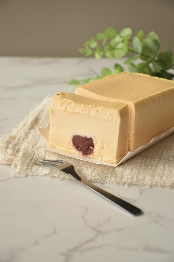 兩顆蛋 │開箱•雪印北海道乳源做出來的-18起司蛋糕 - 丹尼的吃喝玩樂