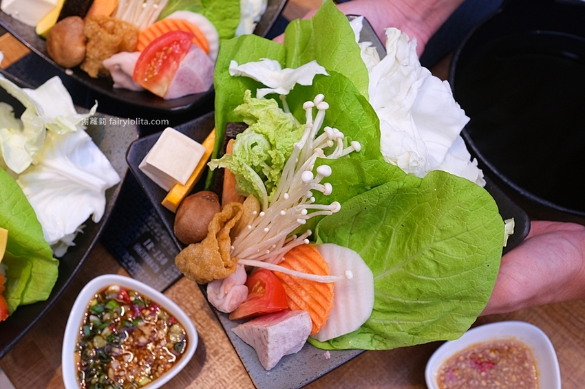 御鼎湯原本鍋物。一個人只要200多！網友激推「林口最美奢華火鍋店」，飲料、冰棒、冰淇淋無限吃到飽！ @蹦啾♥謝蘿莉 La vie heureuse