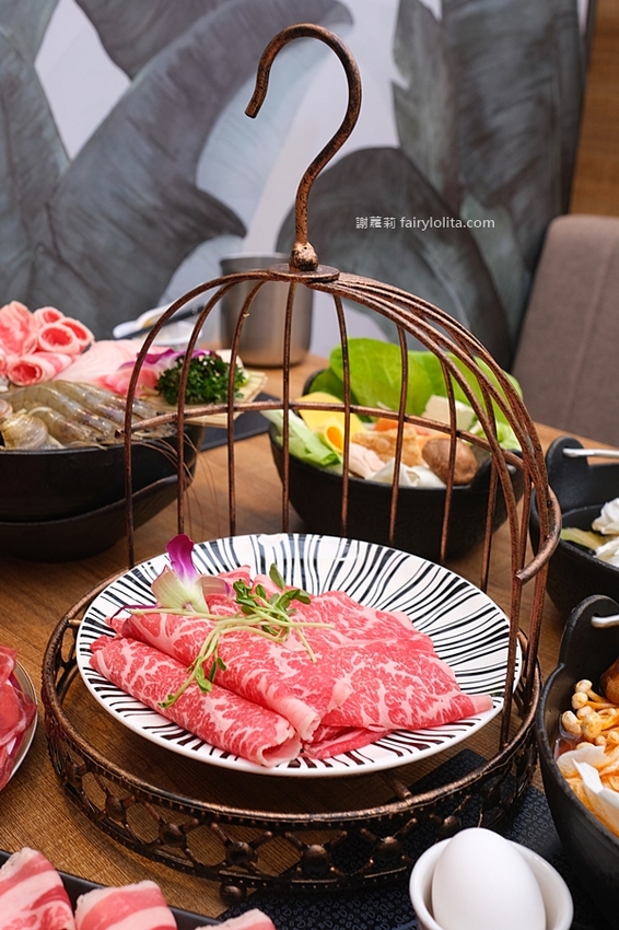 御鼎湯原本鍋物。一個人只要200多！網友激推「林口最美奢華火鍋店」，飲料、冰棒、冰淇淋無限吃到飽！ @蹦啾♥謝蘿莉 La vie heureuse