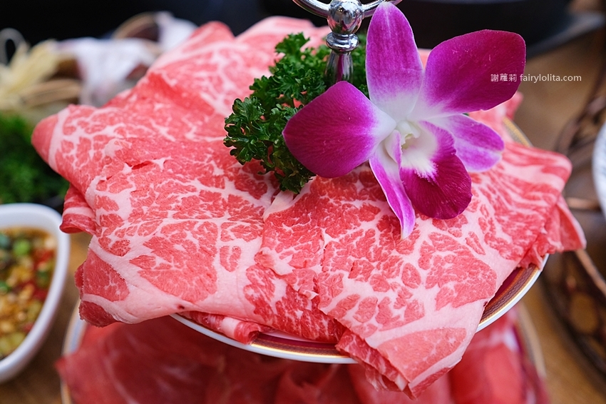 御鼎湯原本鍋物。一個人只要200多！網友激推「林口最美奢華火鍋店」，飲料、冰棒、冰淇淋無限吃到飽！ @蹦啾♥謝蘿莉 La vie heureuse