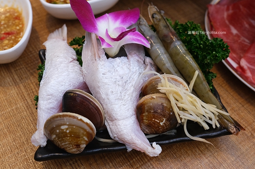 御鼎湯原本鍋物。一個人只要200多！網友激推「林口最美奢華火鍋店」，飲料、冰棒、冰淇淋無限吃到飽！ @蹦啾♥謝蘿莉 La vie heureuse