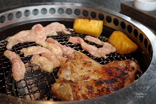 |台北信義‧燒肉| 頂級精緻和牛燒肉.全程專人桌邊代烤服務《