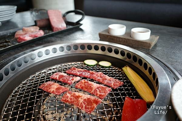 |台北信義‧燒肉| 頂級精緻和牛燒肉.全程專人桌邊代烤服務《