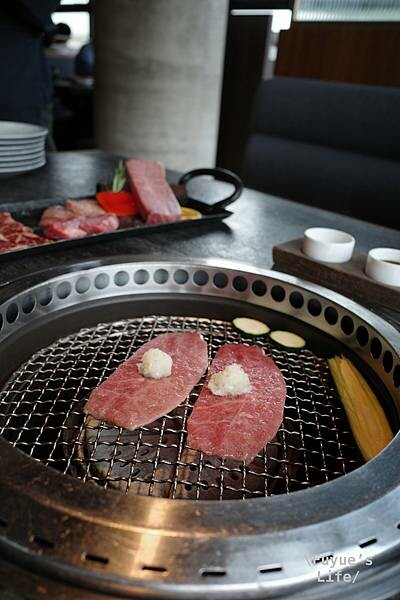 |台北信義‧燒肉| 頂級精緻和牛燒肉.全程專人桌邊代烤服務《