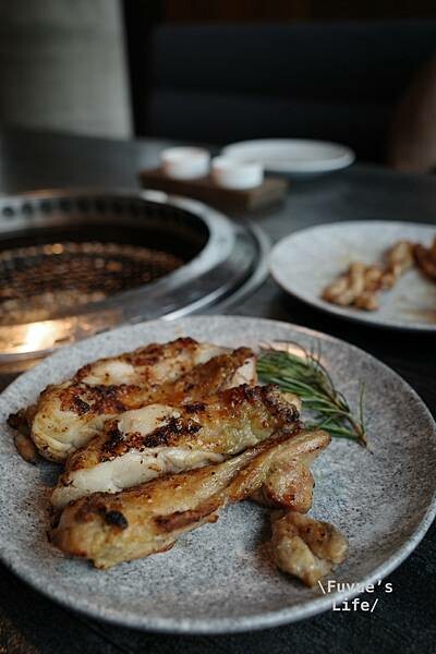 |台北信義‧燒肉| 頂級精緻和牛燒肉.全程專人桌邊代烤服務《