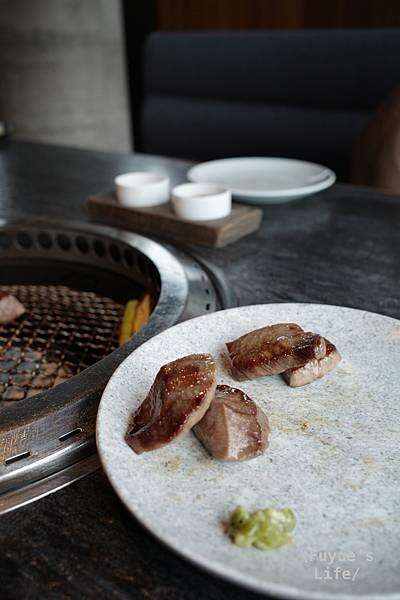 |台北信義‧燒肉| 頂級精緻和牛燒肉.全程專人桌邊代烤服務《