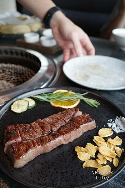 |台北信義‧燒肉| 頂級精緻和牛燒肉.全程專人桌邊代烤服務《