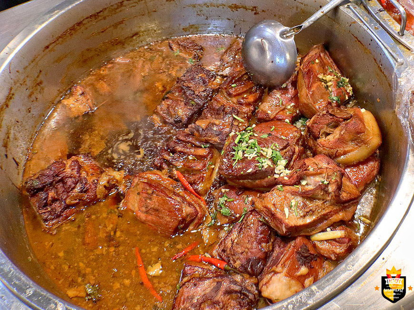 台南滷豬腳／隱身菜市場一週只賣2天／傳統古早味飄香40多年／每日限量賣完提早收／沒有老饕帶路很難找得到／在地人口袋名單