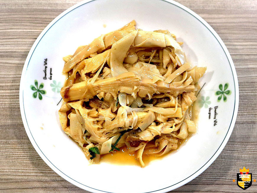 台南滷豬腳／隱身菜市場一週只賣2天／傳統古早味飄香40多年／每日限量賣完提早收／沒有老饕帶路很難找得到／在地人口袋名單