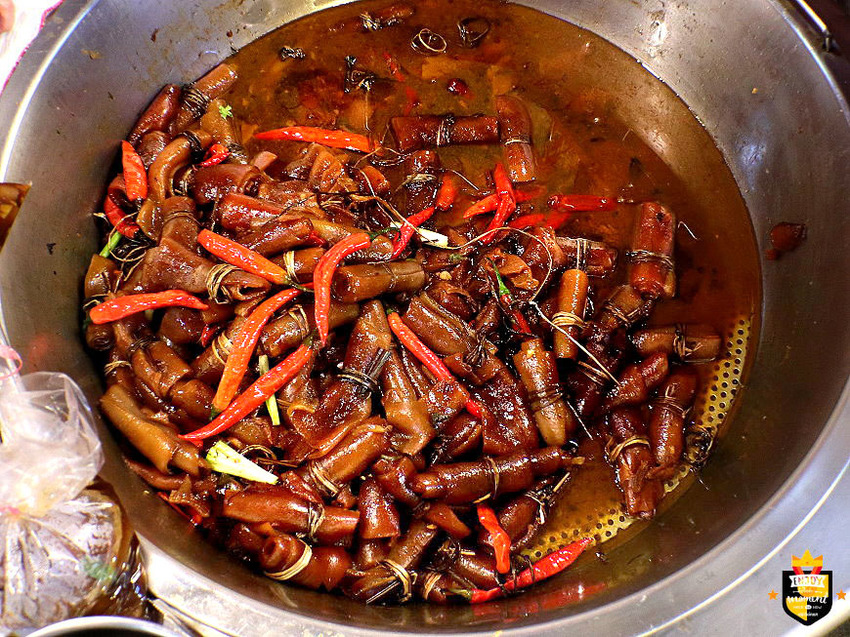 台南滷豬腳／隱身菜市場一週只賣2天／傳統古早味飄香40多年／每日限量賣完提早收／沒有老饕帶路很難找得到／在地人口袋名單