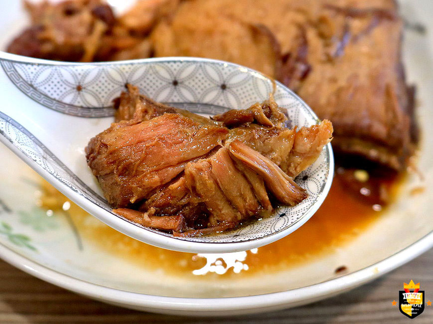 台南滷豬腳／隱身菜市場一週只賣2天／傳統古早味飄香40多年／每日限量賣完提早收／沒有老饕帶路很難找得到／在地人口袋名單