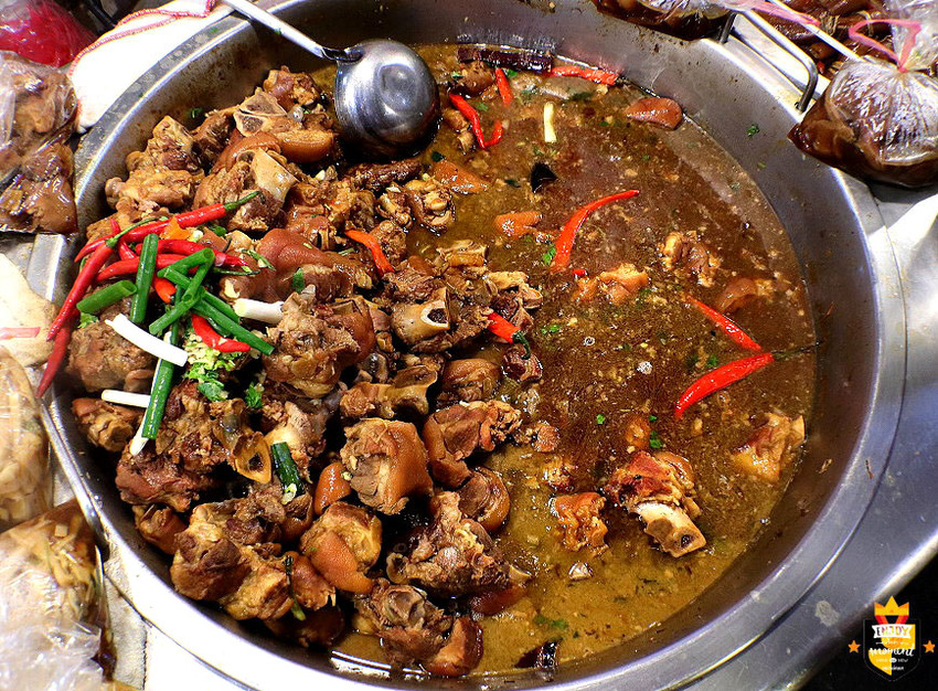 台南滷豬腳／隱身菜市場一週只賣2天／傳統古早味飄香40多年／每日限量賣完提早收／沒有老饕帶路很難找得到／在地人口袋名單