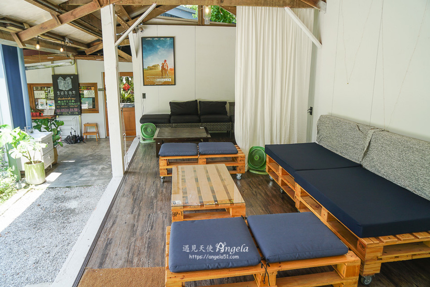 生活在他方夜貓店戶外座位