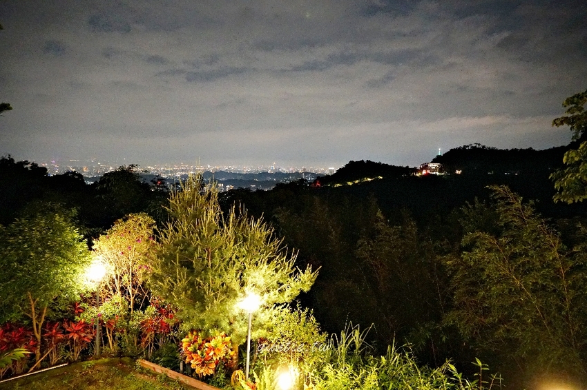 生活在他方-夜貓店/窩客 水晶安蹄提供，未經許可不得轉載。