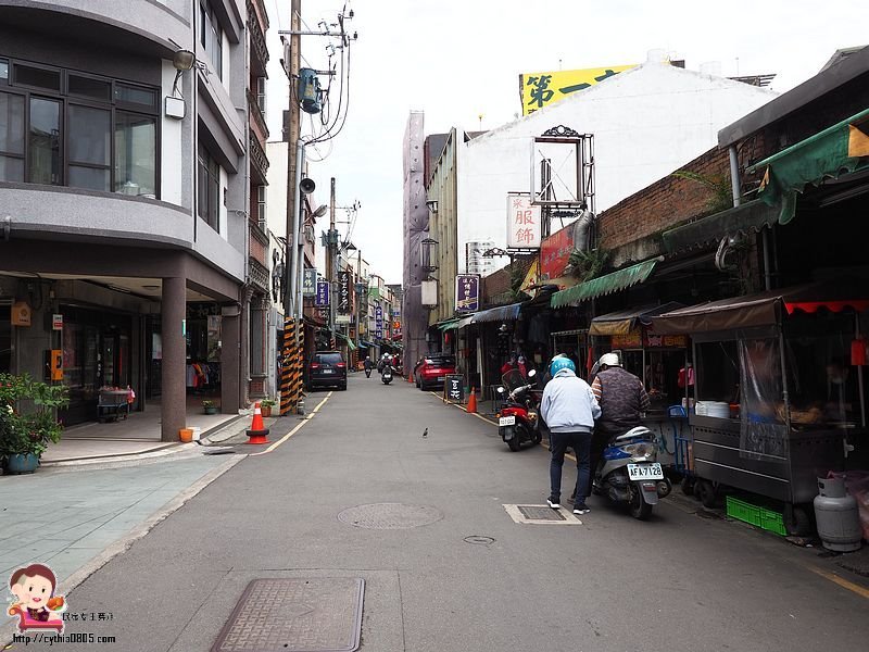 桃園大溪美食-中央路無名臭豆腐-50年深藏不露的排隊美食，蘿蔔糕才是必點王道 @民宿女王芽月-美食.旅遊.全台趴趴走