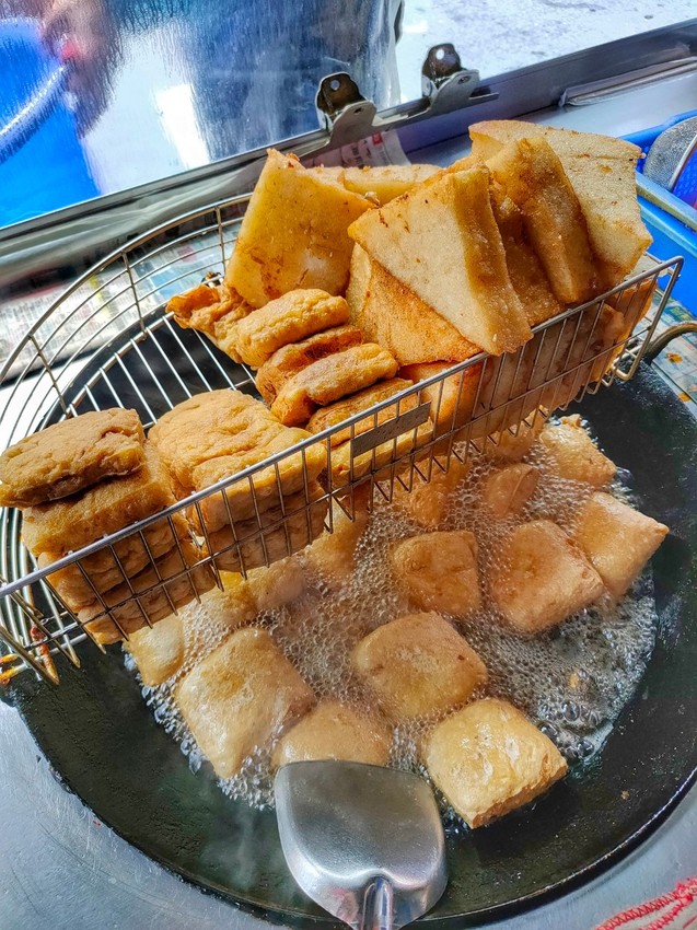 桃園大溪美食-中央路無名臭豆腐-50年深藏不露的排隊美食，蘿蔔糕才是必點王道 @民宿女王芽月-美食.旅遊.全台趴趴走