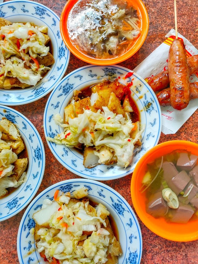 桃園大溪美食-中央路無名臭豆腐-50年深藏不露的排隊美食，蘿蔔糕才是必點王道 @民宿女王芽月-美食.旅遊.全台趴趴走