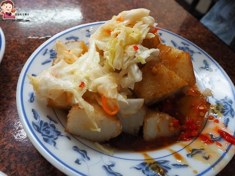 桃園大溪美食-中央路無名臭豆腐-50年深藏不露的排隊美食，蘿蔔糕才是必點王道 @民宿女王芽月-美食.旅遊.全台趴趴走