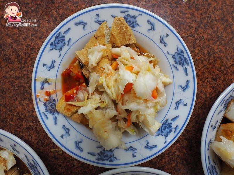 桃園大溪美食-中央路無名臭豆腐-50年深藏不露的排隊美食，蘿蔔糕才是必點王道 @民宿女王芽月-美食.旅遊.全台趴趴走