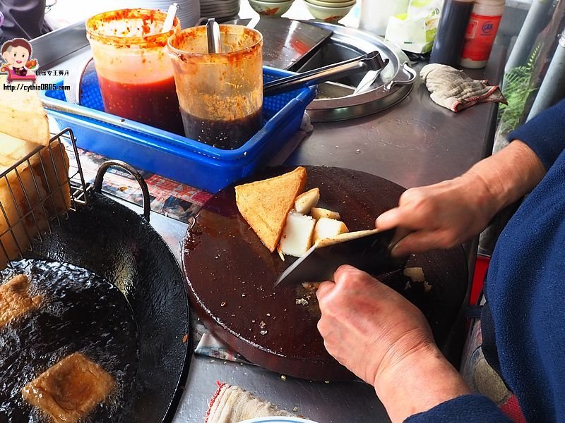 桃園大溪美食-中央路無名臭豆腐-50年深藏不露的排隊美食，蘿蔔糕才是必點王道 @民宿女王芽月-美食.旅遊.全台趴趴走