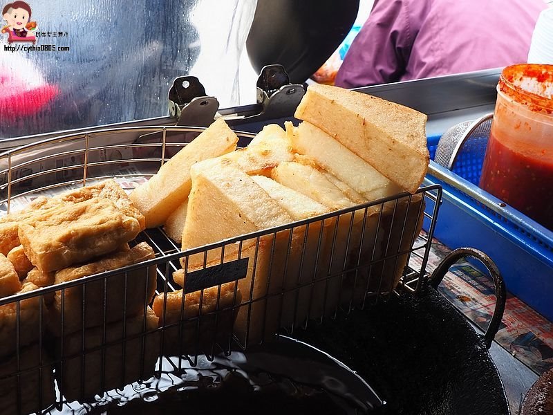 桃園大溪美食-中央路無名臭豆腐-50年深藏不露的排隊美食，蘿蔔糕才是必點王道 @民宿女王芽月-美食.旅遊.全台趴趴走