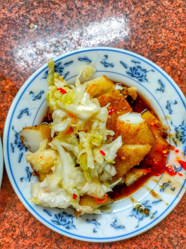 桃園大溪美食-中央路無名臭豆腐-50年深藏不露的排隊美食，蘿蔔糕才是必點王道 @民宿女王芽月-美食.旅遊.全台趴趴走