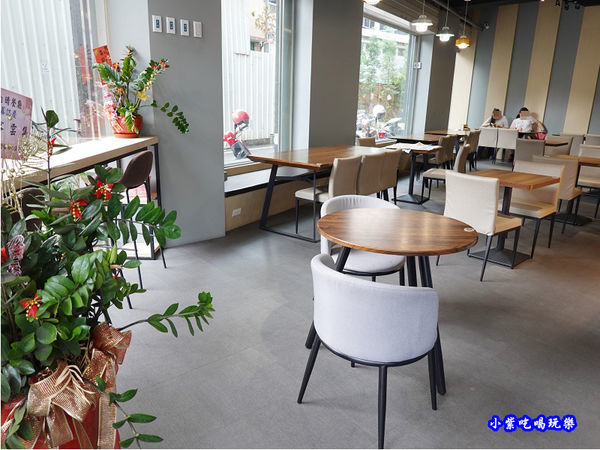 用餐環境-fun晴輕食餐廳 (3).jpg