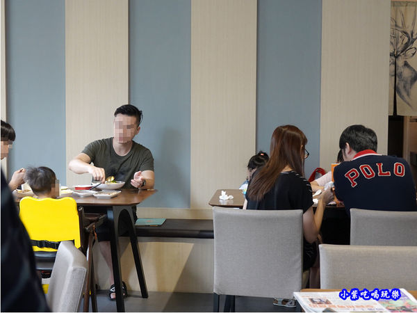 用餐環境-fun晴輕食餐廳 (2).jpg