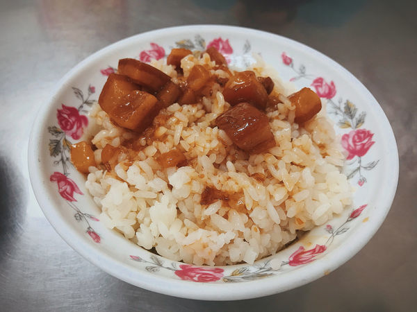 （台南安南）胡金龍大愛！在地人才知道隱藏版５０年老店 料好實在鍋燒意麵 甜甜的肉燥飯讓人一口接一口-好客至